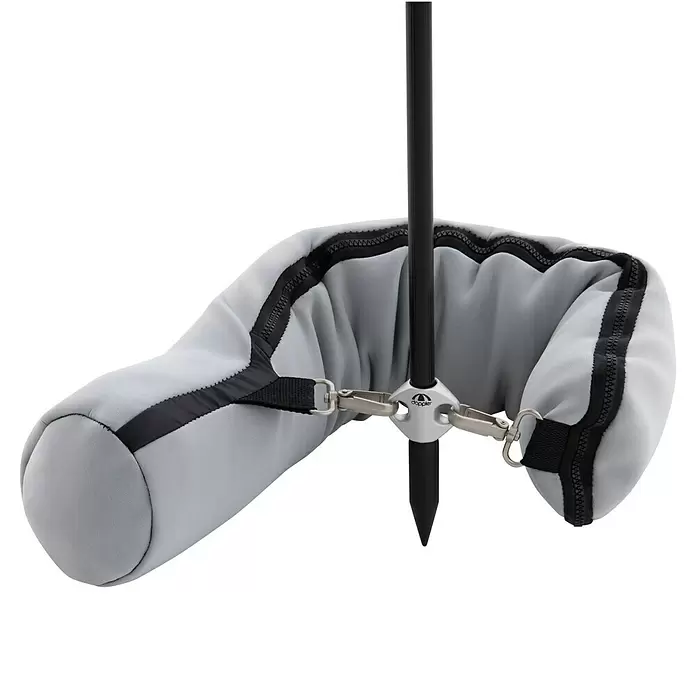 Doppler Expert Strandschirm Manual Muli - Hellgrau/Grün, Durchmesser Bespannung: 160 cm - Hellgraue, U-förmige Stoff-Beschwerungstasche mit schwarzen Reißverschlüssen und Gurten, an schwarzem Stock mit silbernem 'doppler' Verbinder.