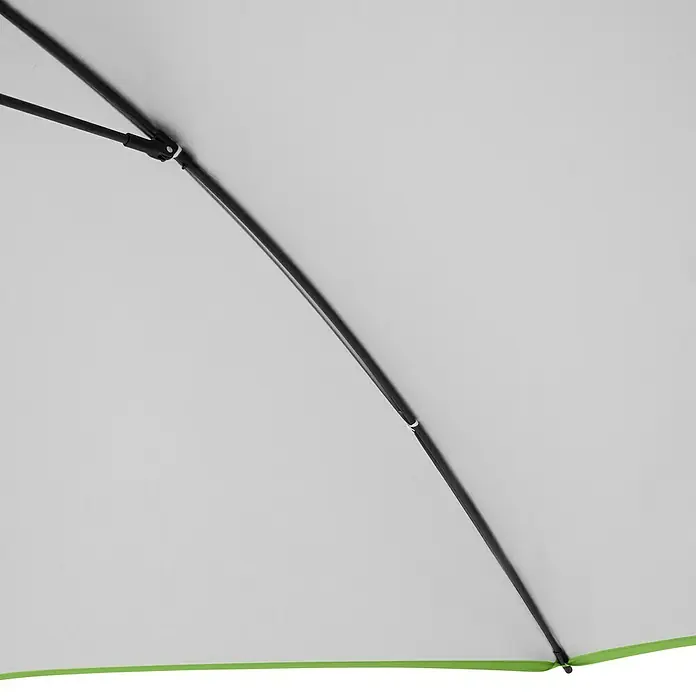 Doppler Strandschirm Windprofi Neo - Apfelgrün, Durchmesser Bespannung: 200 cm - Innenansicht eines Regenschirms mit schwarzem Gestell und grüner Kante, der Schutz vor Regen und Sonne bietet.