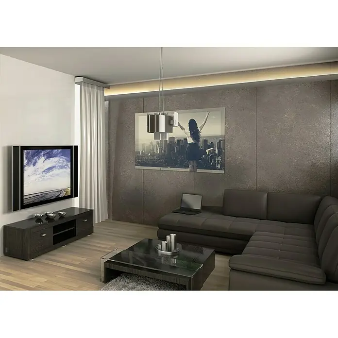 Lichtleiste Dana für LED-Band - 200 x 4,5 x 4,8 cm, Expandiertes Polystyrol (EPS) - Wohnzimmer mit modernem TV-Gerät, Couch und Couchtisch. Elegantes Design und gemütliche Atmosphäre für entspannte Stunden.