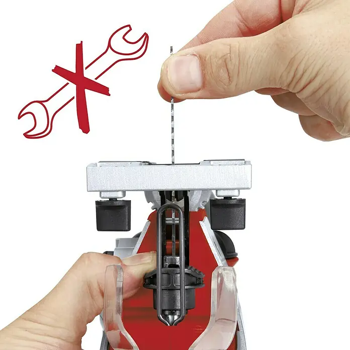 Einhell Power X-Change 18V Akku-Pendelhubstichsäge TE-JS 18/80 Li-Solo - 18 V, Ohne Akku, 0 /min - 2.400 /min - Nahaufnahme einer Dekupiersäge, die per Hand ohne Werkzeug bedient wird.
