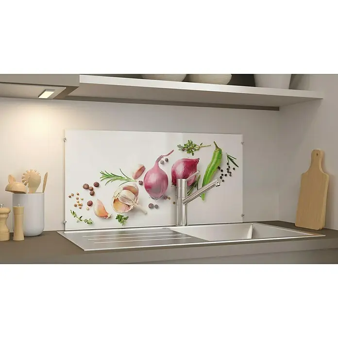 CUCINE Küchenrückwand - Garlic & Onion, 80 x 40 cm, Stärke: 6 mm, Einscheibensicherheitsglas (ESG) - Küchenrückwand aus Glas mit frischen Zutaten wie Knoblauch, Zwiebeln und Kräutern für eine stilvolle Küchengestaltung.