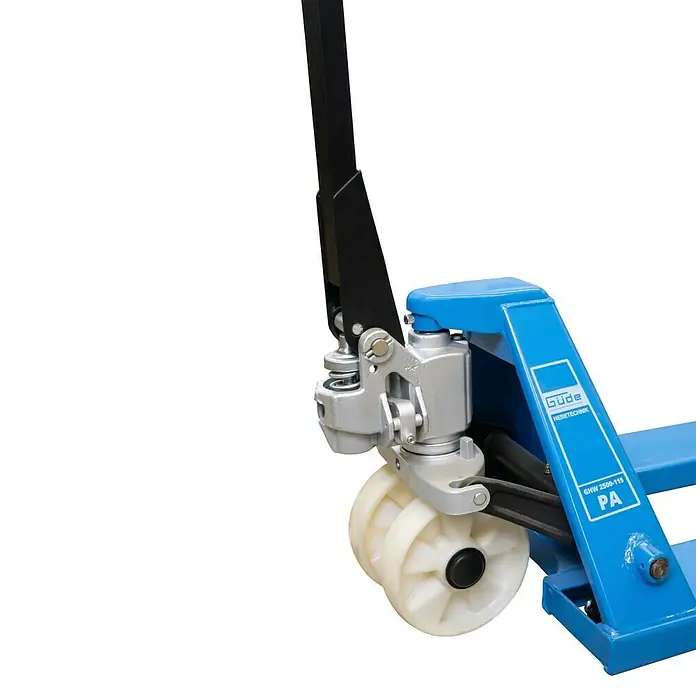 Güde Hubwagenrad Set Außen - 6 -tlg. - Detailansicht eines blauen GÜDE GHW 2500-115 Palettenhubwagens, der robuste Bauweise und hochwertige Hebetechnik vereint.