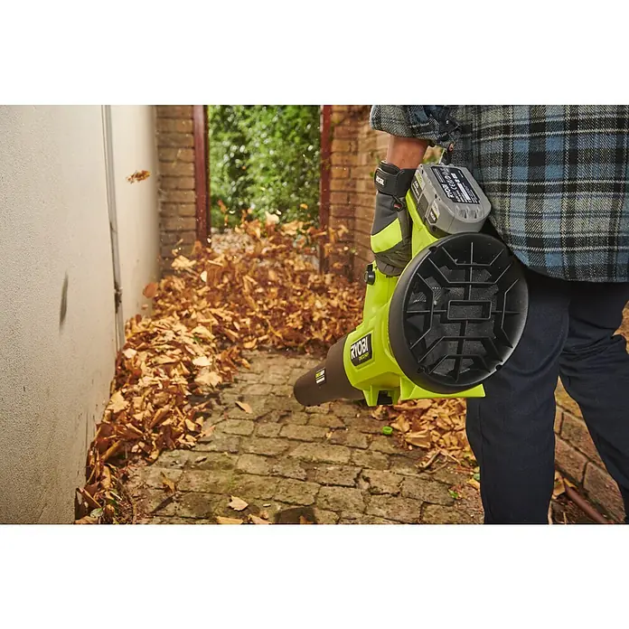 Ryobi ONE+HP Akku-Laubbläser RY18BLXD-0 Whisper - Ohne Akku, Blasgeschwindigkeit: 200 km/h, Blasleistung: 12,75 m³/min - Der Ryobi Laubbläser befreit den Weg von Laub.