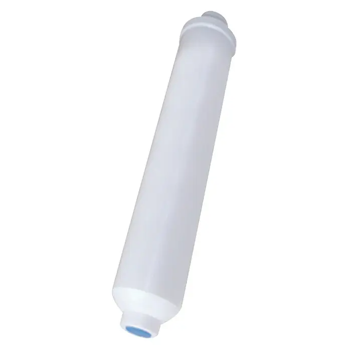 Bb agua Post filtro carbón GAC - Apto para: Equipos de ósmosis - Primer plano de un cartucho de filtro de agua blanco para el tratamiento de agua potable con abertura azul.