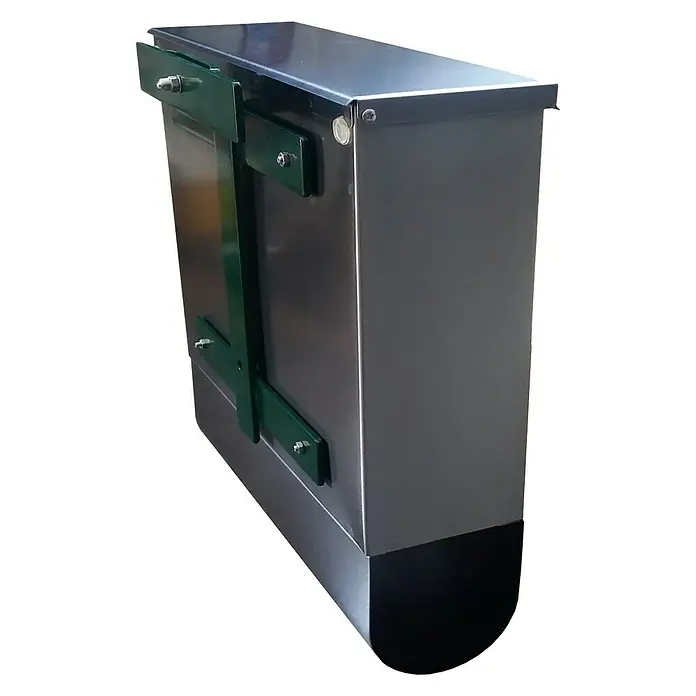 WMT Eindrehhalterung für Briefkasten - Dunkelgrün - Metall-Briefkasten mit grüner Halterung zur Wandmontage. Robustes Design für den Außenbereich.
