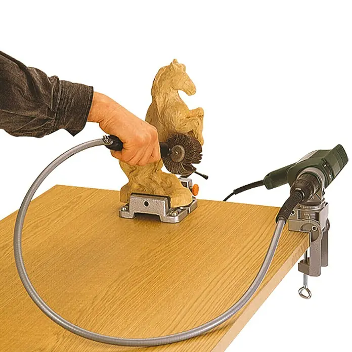 Wolfcraft Biegsame Welle - 130 cm, Spannbereich: 0,5 mm - 6 mm - Bild zeigt eine Biegsame Welle für Bohrmaschine, ideal zum Schleifen von Holz. Für präzise Arbeiten an Werkstücken.