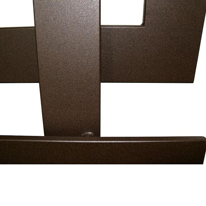 Szagato Designheizkörper Art I - B x H: 600 x 1.800 mm, Wärmeleistung bei Vorlauftemperatur von 75 °C (D: 50): 1.019 W, Braun - Detailaufnahme eines braunen Metallrahmens, der eine robuste und moderne Ästhetik zeigt. Ideal für Möbeldesigns.