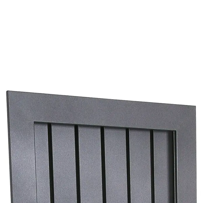 Szagato Designheizkörper Frame - B x H: 580 x 1.800 mm, Wärmeleistung bei Vorlauftemperatur von 75 °C (D: 50): 1.460 W, Moonstone-Grau - Nahaufnahme eines modernen grauen Metallmöbelstücks mit vertikalen Lamellen in einem rechteckigen Rahmen, das eine schlichte Eleganz ausstrahlt.