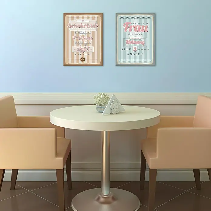 ProArt Type Hype Decopanel - Ich bin eine Frau ich darf ..., B x H: 30 x 40 cm - Gemütliche Caféhaus-Szene mit stilvollen Wandbildern, die Schokolade und Frauenpower feiern.