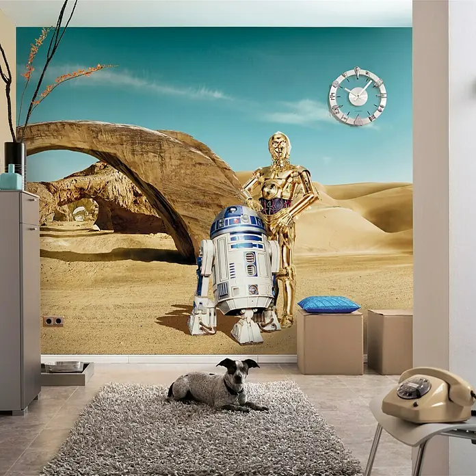 Komar Star Wars Fototapete Lost Droids - 8 -tlg., B x H: 368 x 254 cm, Papier - Wandbild mit Star Wars-Motiv. Perfekt für Fans der Saga. Das Design zeigt R2-D2 und C-3PO in einer Wüstenlandschaft, die eine einzigartige Atmosphäre schafft.