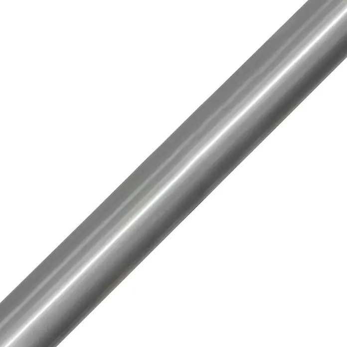 Treba Frewa Handlauf B16 - Edelstahl V2A, Länge: 150 cm - Nahaufnahme eines glänzenden, metallfarbenen Rohres, das diagonal durch das Bild verläuft und Reflexionen zeigt.