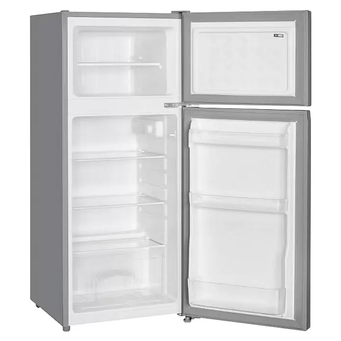 PKM Kühl-Gefrierkombination GK126EIX - Nutzinhalt Gesamt: 117 l, 49 x 48 x 113 cm, Inox-Design - Silbergrauer zweitüriger Minikühlschrank mit offenen Türen, der weiße Innenablagen und Türfächer zeigt.