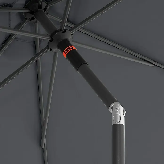 Doppler Marktschirm rund myZone Push Up - Anthrazit, Durchmesser Bespannung: 300 cm - Detailaufnahme eines grauen Sonnenschirms, der die Mechanik und das "Doppler"-Logo hervorhebt. Ideal für sonnige Tage im Freien.