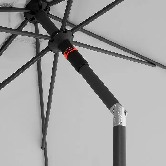 Doppler Marktschirm myZone Push Up - Hellgrau, Durchmesser Bespannung: 300 cm - Schwarzes Regenschirmgestell und Mittelstange mit orangefarbenem Doppler-Logoband.