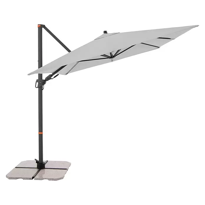 Doppler Ampelschirm myZone AX - Hellgrau, Bespannungsmaß (L x B): 320 x 240 cm - Hellgrauer Ampelschirm für die Terrasse mit dunkelgrauem Mast und quadratischem Standfuß, schattenspendend geneigt.