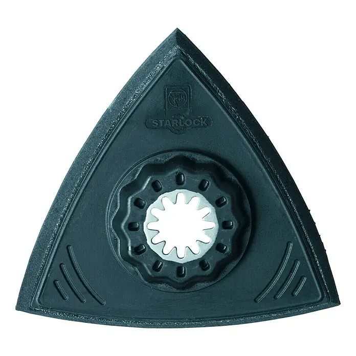 Fein Starlock Plato de lijado - Supersuave, 2 ud. - Primer plano de una almohadilla de lijado FEIN StarLock triangular negra para multiherramientas, ideal para lijar en varias superficies.