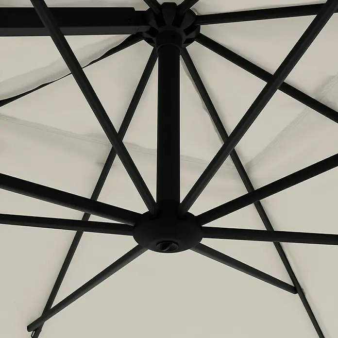 Doppler Ampelschirm myZone AX - Natur, Bespannungsmaß (L x B): 210 x 210 cm - Detailansicht des schwarzen Sonnenschirmgestells mit weißem Stoffbezug, das eine robuste und stilvolle Konstruktion zeigt.
