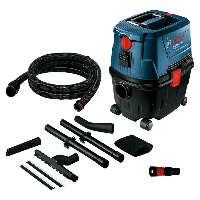 Bosch Professional Elektro-Nass- & Trockensauger GAS 15 PS - 1.100 W, Behältervolumen: 10 l - Abgebildet ist ein Bosch Professional GAS 15 PS Nass- und Trockensauger mit Zubehör. Das Gerät ist blau-schwarz und hat Räder.