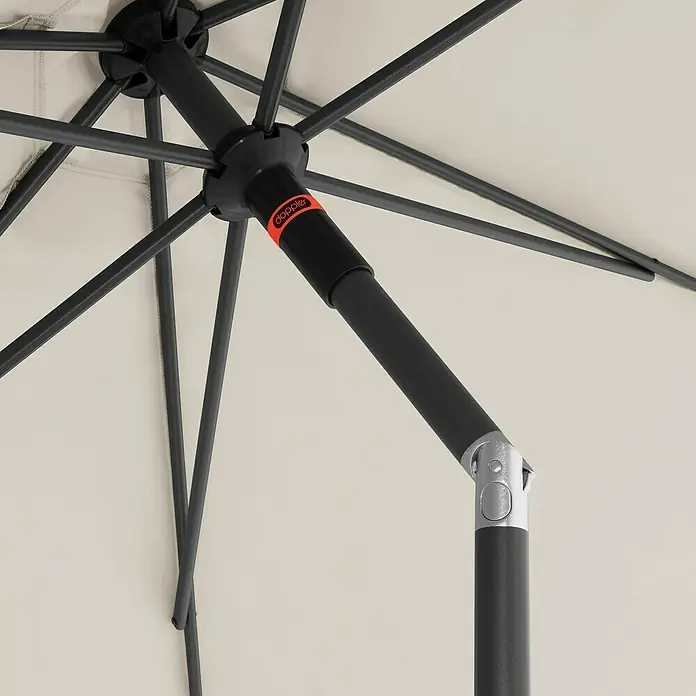 Doppler Marktschirm rund myZone Push Up - Natur, Durchmesser Bespannung: 300 cm - Nahaufnahme eines Doppler-Sonnenschirms, der die Konstruktionsdetails und die hochwertige Verarbeitung hervorhebt.