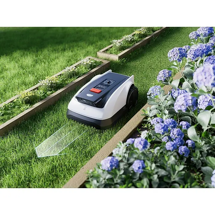 Ecovacs Goat Mähroboter O800 RTK - 800 m², Schnittbreite: 22 cm, Satellitengestützte Navigation, RTK - Ein moderner Rasenmähroboter mäht präzise einen grünen Rasen zwischen Blumenbeeten, für eine mühelose Gartenpflege.