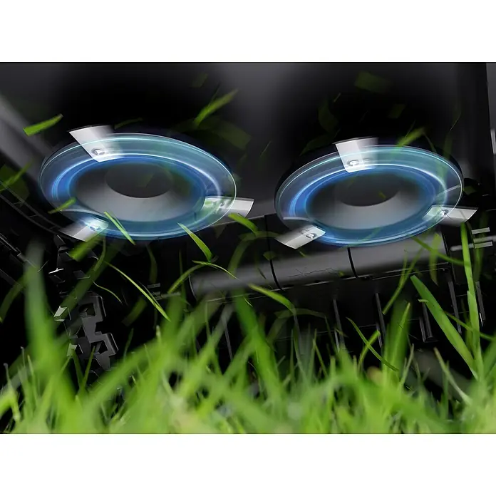 Ecovacs Goat Mähroboter A3000 LiDAR Pro - 3.000 m², Schnittbreite: 33 cm, Laser-gestützte Navigation, LiDAR - Nahaufnahme des rotierenden Messersystems eines Mähroboters, das durch das Gras schneidet, mit einem leuchtenden blauen Halo um die Klingen.