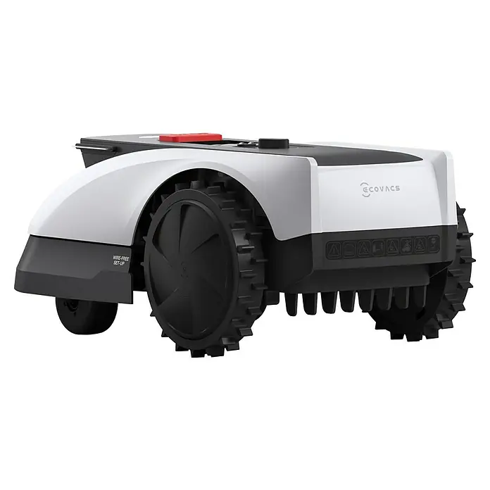 Ecovacs Goat Mähroboter O800 RTK - 800 m², Schnittbreite: 22 cm, Satellitengestützte Navigation, RTK - Nahaufnahme eines weißen Ecovacs GOAT G1 Mähroboters mit schwarzen Rädern und rotem Knopf auf dunklem Hintergrund.