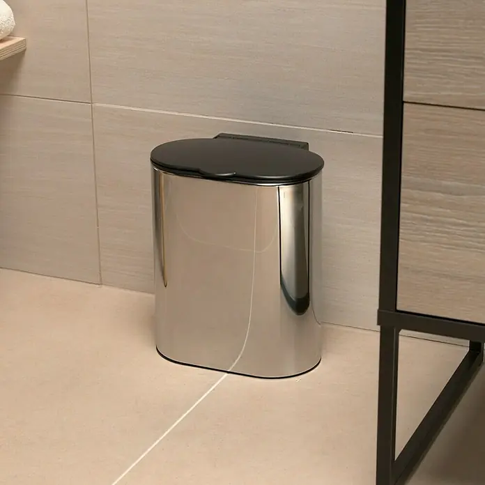 Camargue Paris Kosmetikeimer - Wandmontage, Edelstahl, Gebürstet - Eleganter, silberfarbener Treteimer mit schwarzem Deckel, perfekt für moderne Badezimmer und kleine Räume.