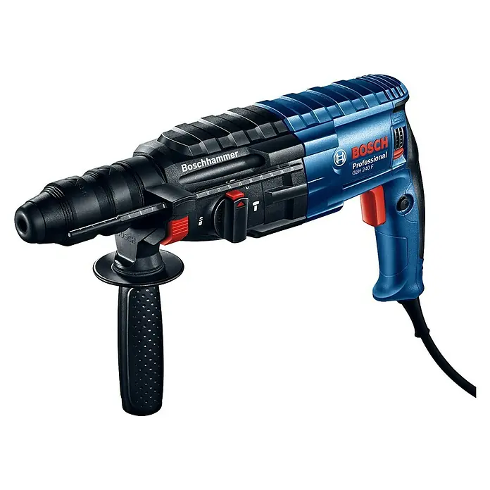 Bosch Professional Kombihammer GBH 240 - 790 W, 2,7 J, SDS-Plus-Aufnahme - Nahaufnahme einer blauen und schwarzen Boschhammer-Bohrmaschine vor einem neutralen Hintergrund.