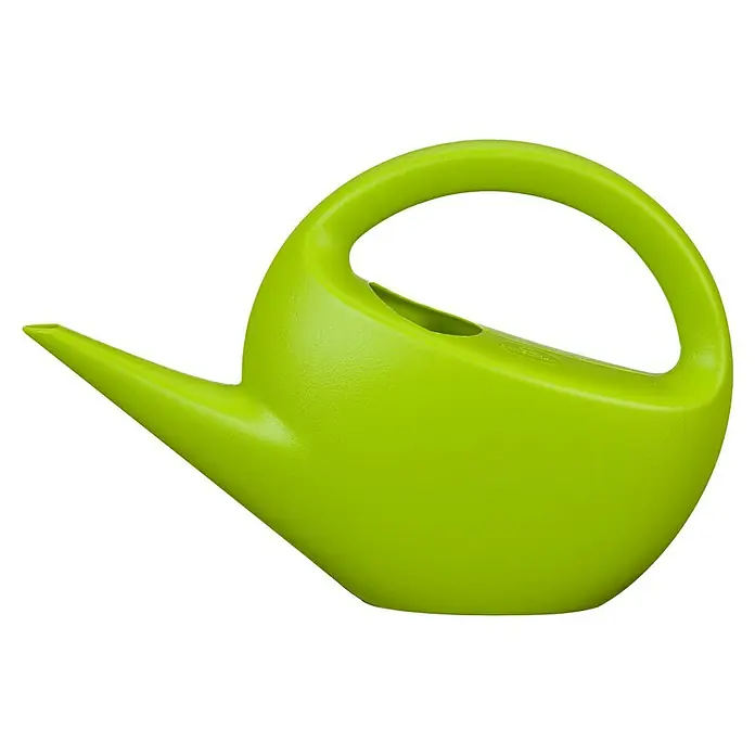 Scheurich Gießkanne Smilla - Matt Green, 1,6 l - Eine hellgrüne Gießkanne mit einem gebogenen Griff und einem spitzen Ausguss, ideal für die Gartenarbeit.