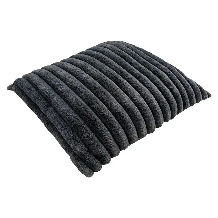 Kissen Plush - Graphite, 45 x 45 cm, 100 % Polyester - Graues Kissen mit Rippenstruktur. Das weiche Kissen in Anthrazit mit breiten Cordstreifen ist eine stilvolle Ergänzung für jedes Sofa.