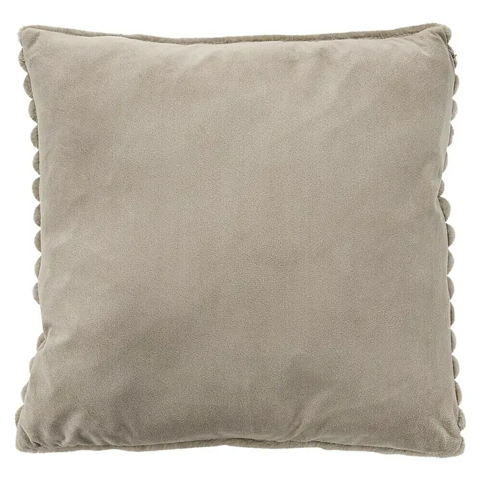 Kissen Plush - Taupe, 45 x 45 cm, 100 % Polyester - Ein quadratisches, beigefarbenes Kissen mit einer gewellten Umrandung, das eine weiche und einladende Textur für jeden Wohnraum bietet.