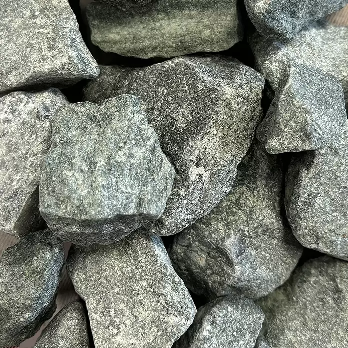 Hamann Mercatus Bruchsteine - Alpengrün, Körnung: 30 mm - 60 mm, 25 kg - Strukturierte, kantige, grau-grüne Steine.
