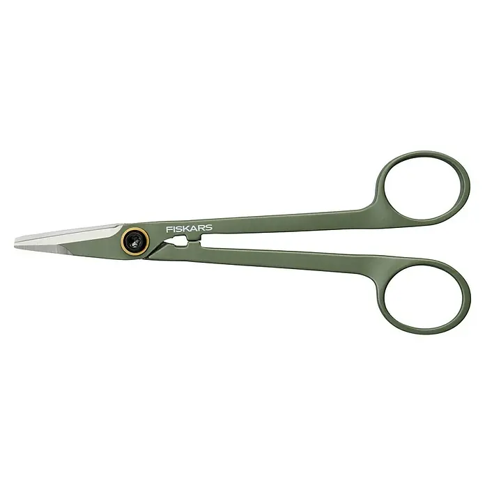 Fiskars Schere klein - Elegante, freistehende Werkzeughalterung zur praktischen Aufbewahrung, Material Klinge: Stahl, Präzisionsgeschliffen - Die grüne Fiskars Schere mit scharfen Klingen und ergonomischen Griffen ist ideal für präzise Schnitte und vielseitige Bastelarbeiten.