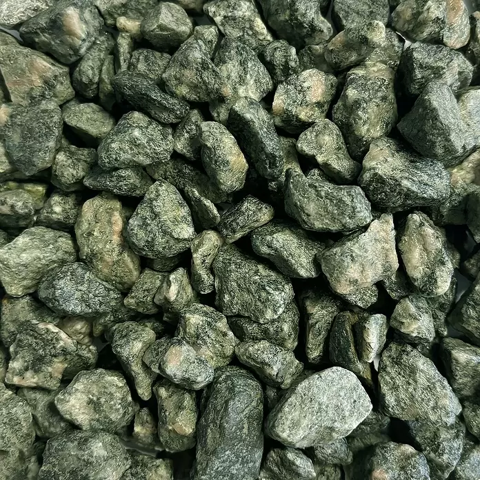 Hamann Mercatus Ziersplitt - Grün, Körnung: 9 mm - 12 mm, 25 kg - Raue, graugrüne Schottersteine für Garten- und Dekorationszwecke.