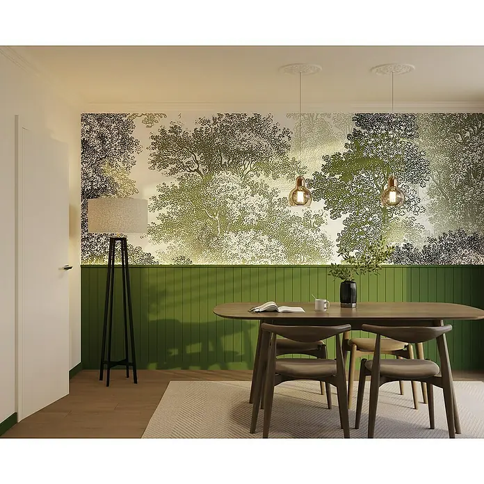 Nmc Decoflair Zierprofil Deckenleiste F15 - 2 m x 100 mm x 90 mm, Polyurethan - Ein Esszimmer mit einem Holztisch und Stühlen, beleuchtet von zwei Pendelleuchten, vor einer Wand mit einem Waldmotiv. Eine Stehlampe steht an der Seite.