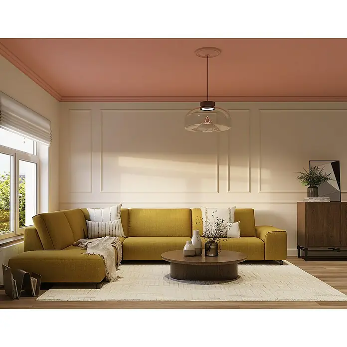 Nmc Decoflair Rosette B12 - Durchmesser: 30 cm, Expandiertes Polystyrol (EPS), Weiß - Wohnzimmer mit senfgelbem Ecksofa, rundem Couchtisch und stilvoller Pendelleuchte unter einer rosa Decke.