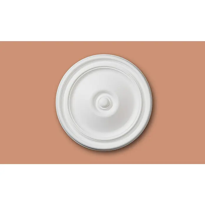 Nmc Decoflair Rosette M71 - Durchmesser: 300 mm, Polyurethan, Weiß - Nahaufnahme einer weißen Deckenrosette mit filigranem Design auf einem pfirsichfarbenen Hintergrund.