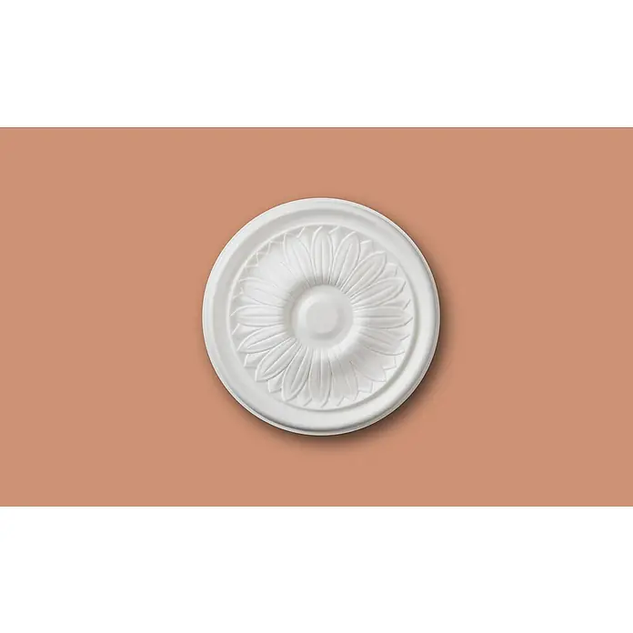 Nmc Decoflair Rosette B15 - Durchmesser: 255 mm, Expandiertes Polystyrol (EPS), Weiß - Nahaufnahme einer dekorativen, runden, weißen Deckenrosette mit einem Blumenmuster auf einem warmen, einfarbigen Hintergrund.