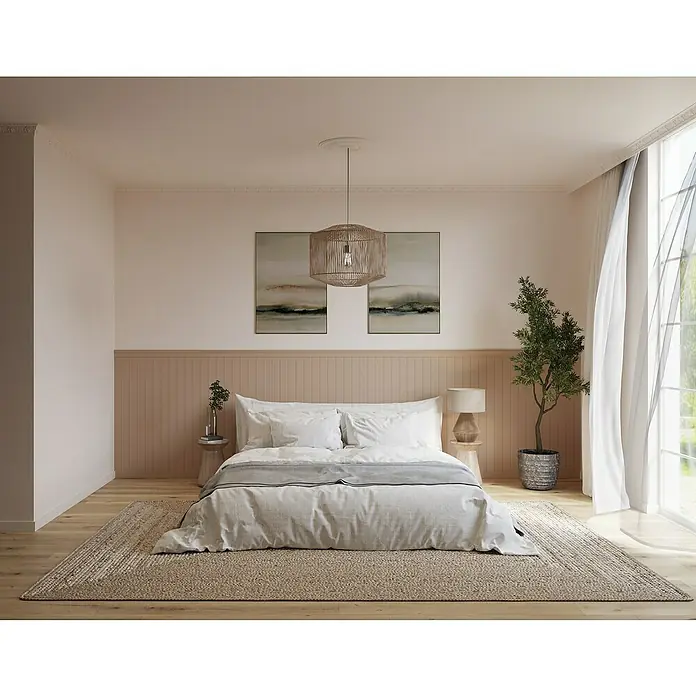 Nmc Decoflair Rosette B33 - Durchmesser: 46,5 cm, Expandiertes Polystyrol (EPS), Weiß - Schlafzimmer mit Kingsize-Bett, Nachttischen, Lampe, Kunstwerk und Pflanze. Das Bett verfügt über weiße Bettwäsche und eine graue Tagesdecke.