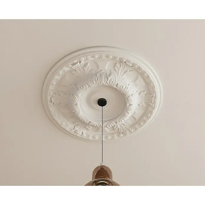Nmc Decoflair Rosette B17 - Durchmesser: 500 mm, Expandiertes Polystyrol (EPS), Weiß - Deckenrosette mit filigranem Blattmuster, die einen eleganten Akzent setzt und perfekt zu modernen Pendelleuchten passt.