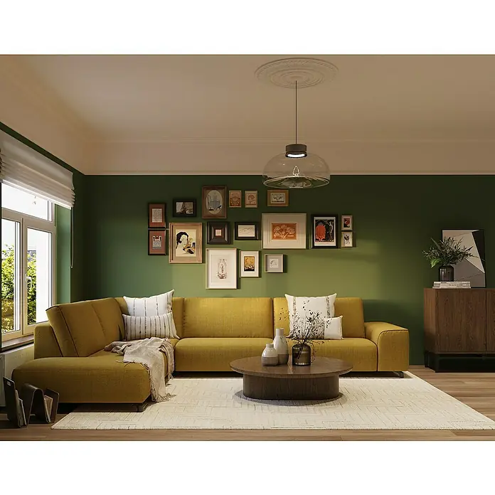 Nmc Decoflair Rosette B27 - Durchmesser: 665 mm, Expandiertes Polystyrol (EPS), Weiß - Wohnzimmer mit gelbem Sofa, Couchtisch und grüner Wand mit Bildergalerie. Eine stilvolle und gemütliche Einrichtung.