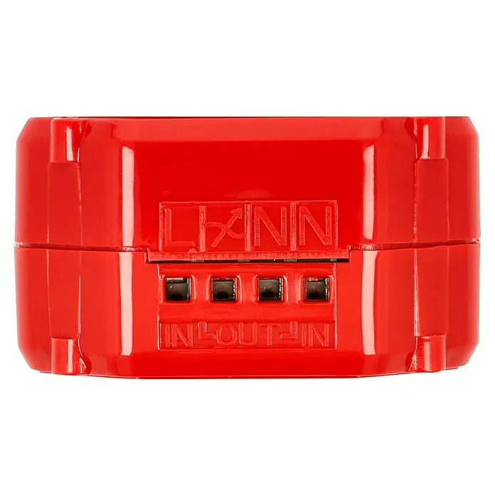 Intertechno Funk-Dimmermodul ITL-250 - Rot - Nahaufnahme eines roten, quadratischen Linn-Produkts mit der Aufschrift "LINN" und Anschlüssen mit der Kennzeichnung "IN", "OUT" und "IN".