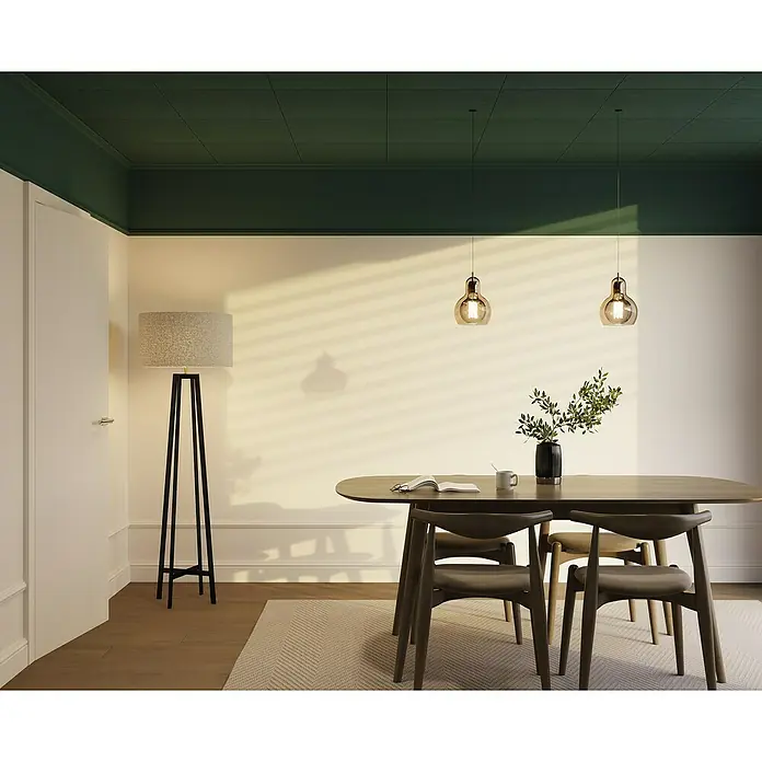 Nmc Decoflair Zierprofil Deckenleiste D13 - 6 Stk., 200 cm x 42 mm x 49 mm, Extrudiertes Polystyrol (XPS) - Ein Esszimmer mit einem Holztisch, Stühlen und zwei Pendelleuchten, die über dem Tisch hängen.
