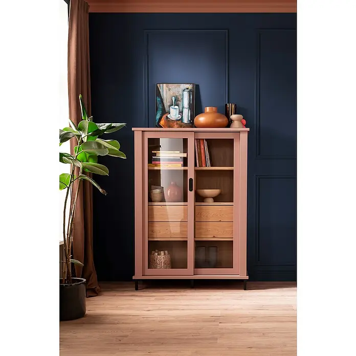 SCHÖNER WOHNEN-Kollektion Rahmen-Set Elegant 4 - Hochverdichtetes extrudiertes Polymer (HDPS) - Ein stilvoller Vitrinenschrank in Rosa mit Glasfronten und Holzschubladen, ideal für Wohn- und Esszimmer, zur Aufbewahrung und Dekoration.