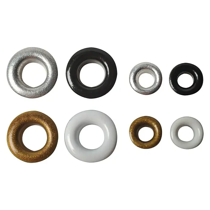Fiskars Ösen - 120 -tlg. - Nahaufnahme von Ösen in Silber, Schwarz, Gold und Weiß, die in zwei verschiedenen Größen erhältlich sind.
