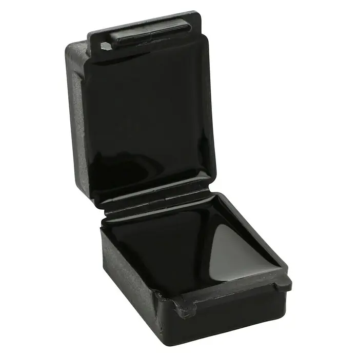 RayTech Gelmuffe Nano 5 - Schwarz, 1 Stk., IPX8 - Geöffnete schwarze quadratische Box mit glänzender Oberfläche. Ideal zur Aufbewahrung kleiner Gegenstände und zur Präsentation von Produkten.