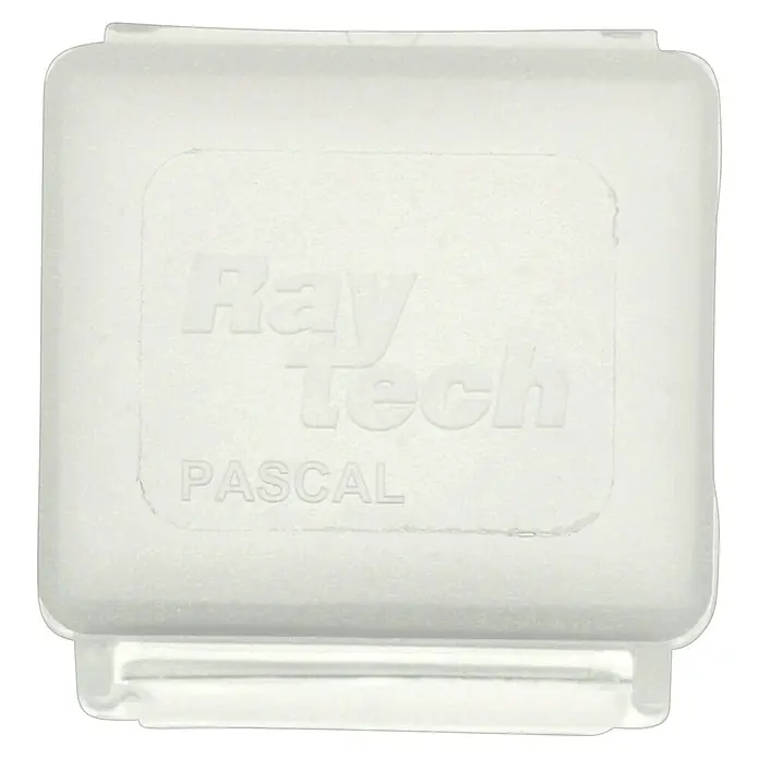 RayTech Gelmuffe Pascal 6 - Weiß, 2 Stk., IPX8 - Nahaufnahme eines weißen Ray-Tech Pascal-Produkts, das ein schlichtes und elegantes Design mit subtilem Branding aufweist.