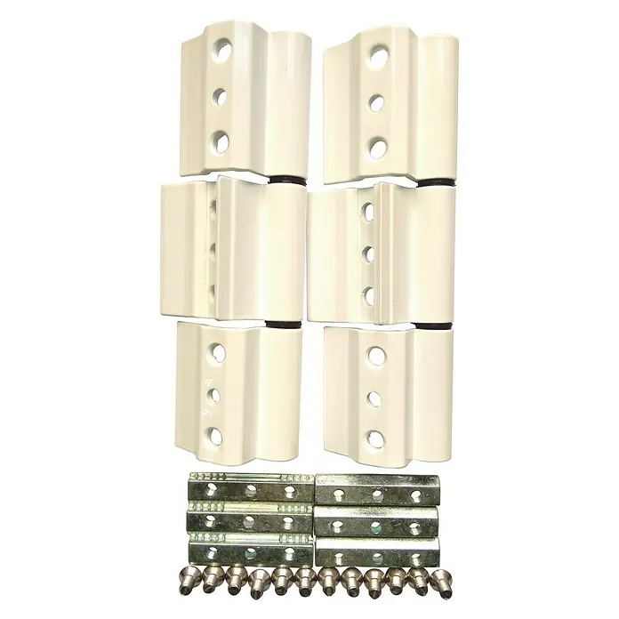 Bisagra reforzada - Largo: 150 mm, Blanco, 2 ud. - Primer plano de un conjunto de herrajes para ventanas, incluyendo bisagras, placas de montaje y tornillos, destacando la durabilidad y funcionalidad.
