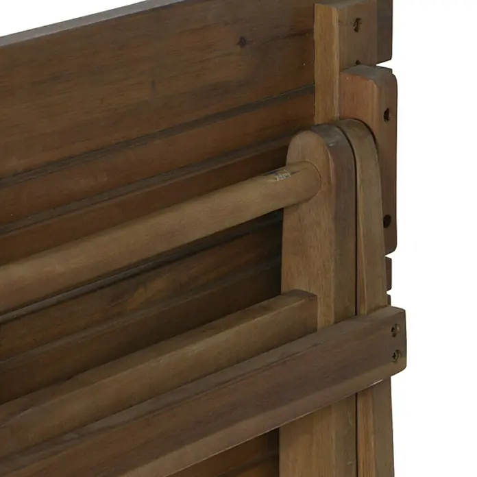 Siena Garden Falun Gartentisch - L x B x H: 120 x 80 x 73,5 cm, Akazie, Rechteckig, Natur - Nahaufnahme einer Holzgarderobe, die durch ihr natürliches Material und ihre Konstruktion besticht. Ideal für Ordnungsliebe.