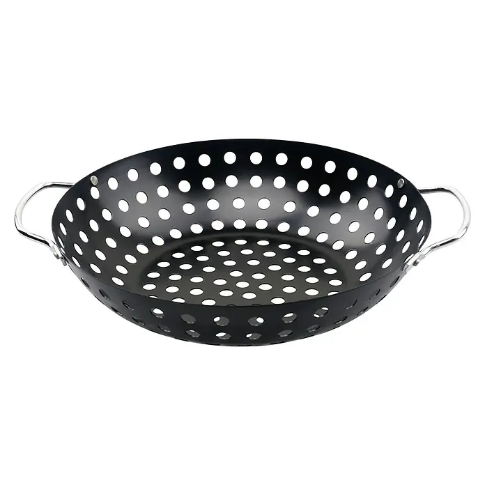 Grillstar Gemüsewok - Durchmesser: 28 cm - Abgebildet ist eine schwarze Grillpfanne mit Löchern und silbernen Griffen, ideal zum Grillen von Gemüse oder Meeresfrüchten.